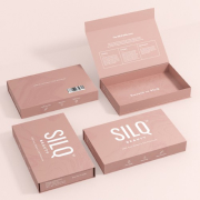 packing and quality review for jewelry packaging production
