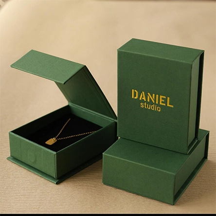 Green magnetic jewelry box